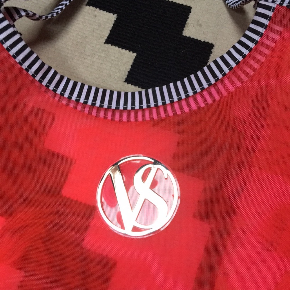 NWT Victoria’s Secret beach tote. - Picture 3 of 3